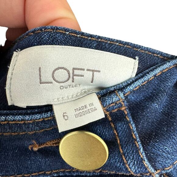 LOFT Dark Wash Denim Going Out Short Cotton Jean Skirt Pockets Size 6 - Picture 4 of 5